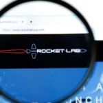 Rocket Lab contesta contrato de R$ 3,7 bilhões da NASA dado à Blue Origin